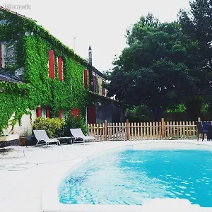 https://domaine-les-peupliers-lagnes.fr-provencehotel.com